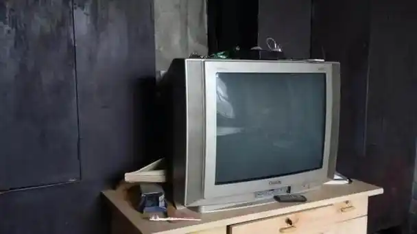 回顾10年维修工打开彩电后盖发现一张纸条救出两名被囚少女