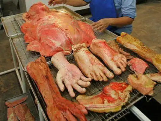 全球十大重口味主题餐厅排行榜日本女体盛餐厅和食人餐厅独占鳌头