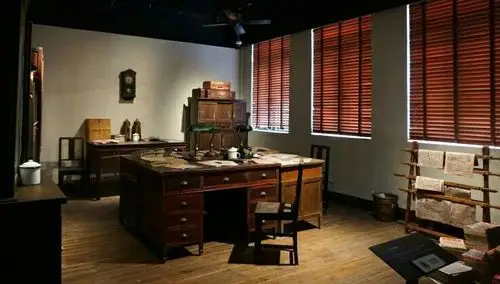 参观上海历史博物馆