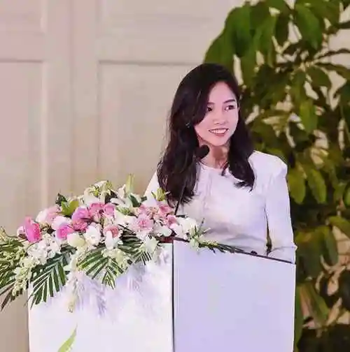 谢承润 27岁身家400亿的谢其润:泰国首富家族千金,选择中国国籍