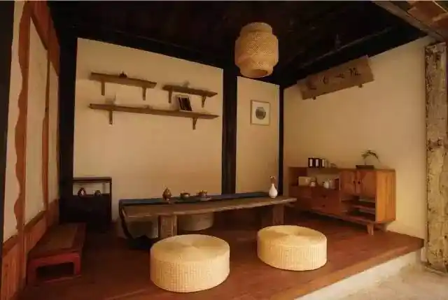 当了8年语文老师后他不惜成本爆改民国大亨故居成了人们避世的好去处