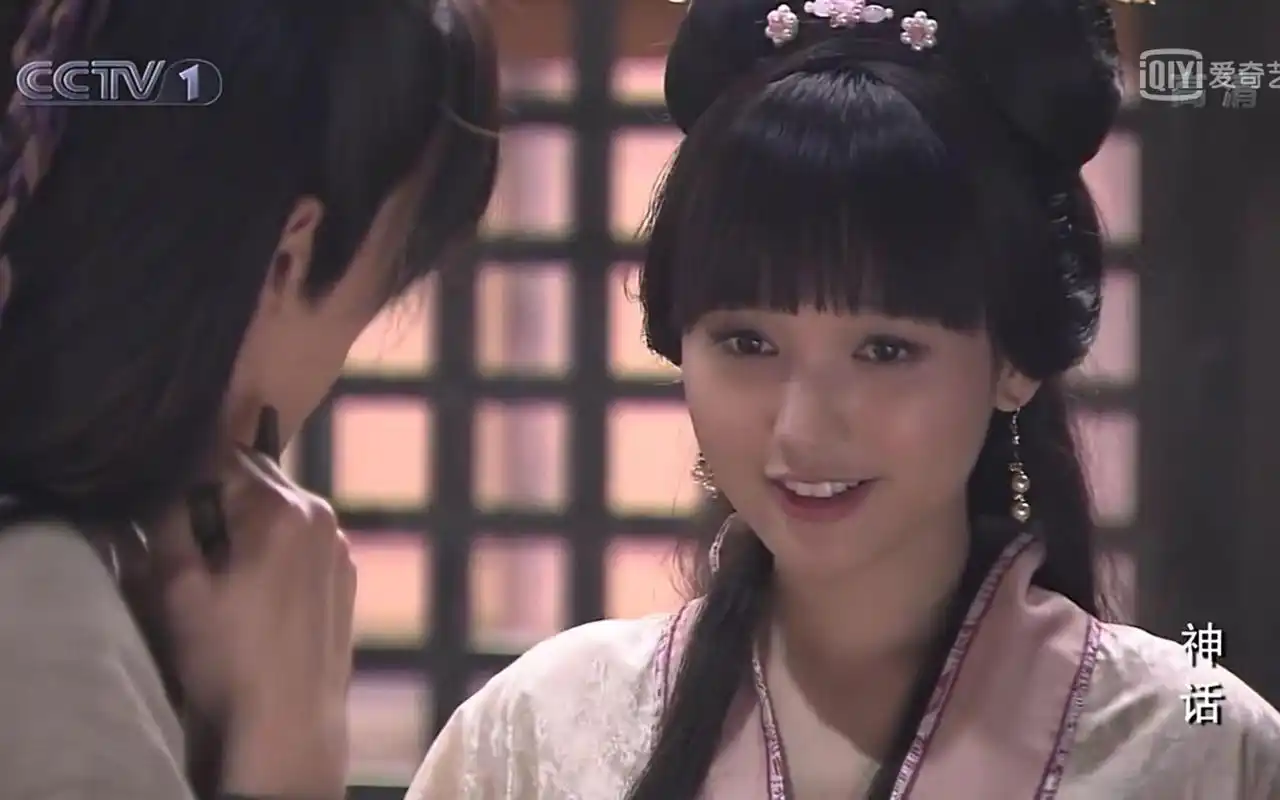 金莎穿汉服太美了,不愧是《神话》中的吕素,温柔又甜美,好吸睛