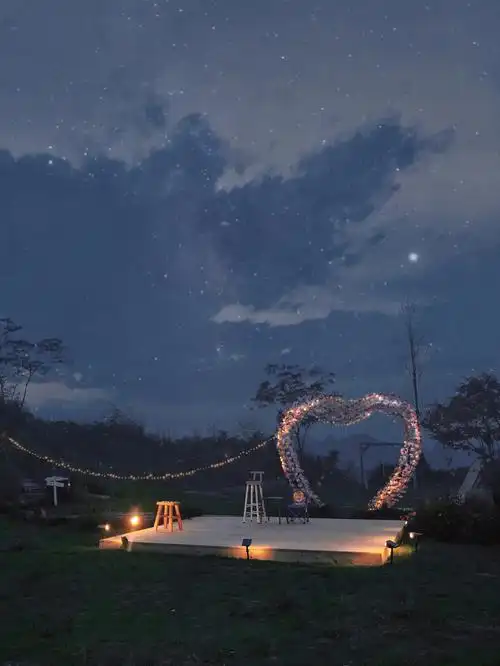 桂林星空露营基地弥漫的橘色夕阳太温柔