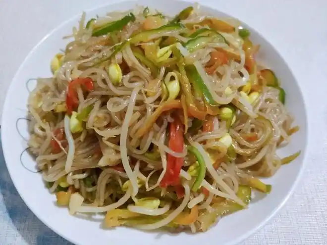 豆芽炒粉丝的做法