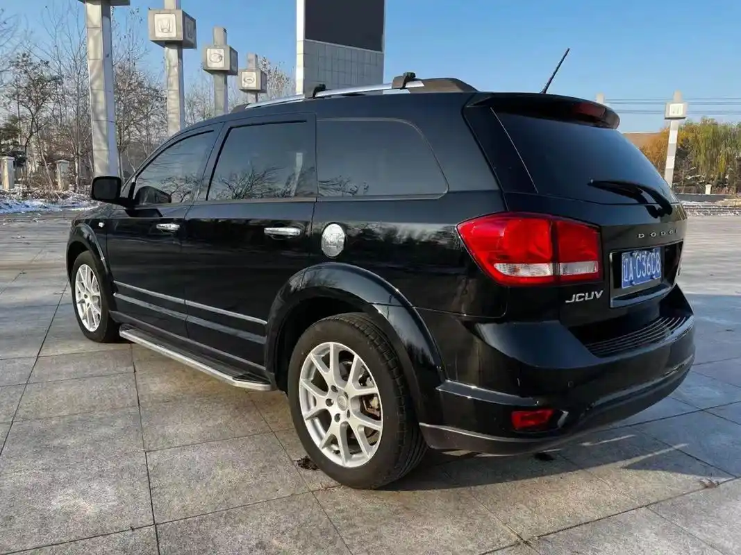 4s店新到14年上牌道奇酷威,2.