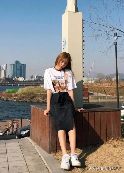 穿对"运动鞋"能有多时髦高级?学上海女生街拍这样搭,百搭显高