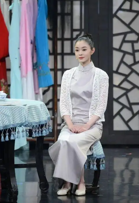宋轶穿旗袍气质非凡