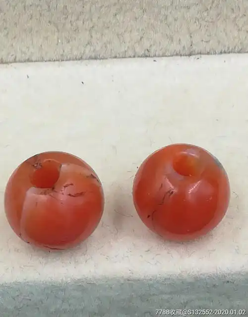 金裕源清代老保山南红玛瑙珠一对