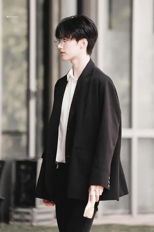 收集帅哥侧脸杀照片了