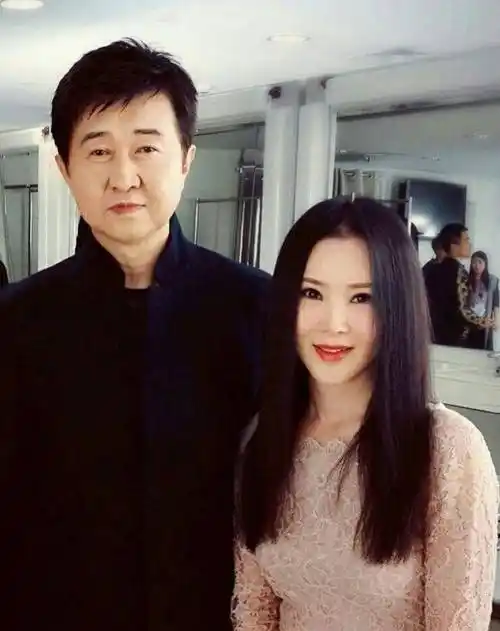 为和火风做邻居,竟然豪掷千金帮他买别墅,让人羡慕_任静_朋友_妻子