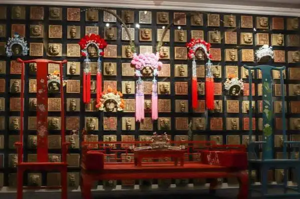 ">亮相·天乐园是一座位于北京市东城区鲜鱼口街68号的天乐园大戏楼