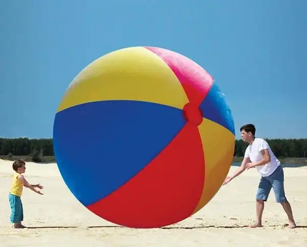 gigantic beach ball 沙滩球