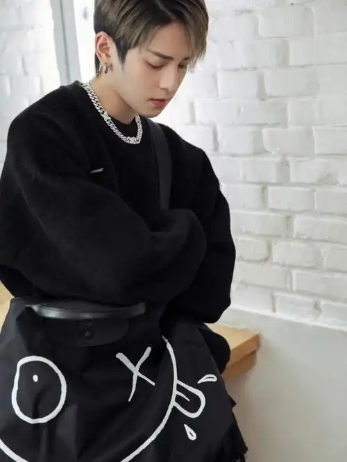 符龙飞的新look有点型