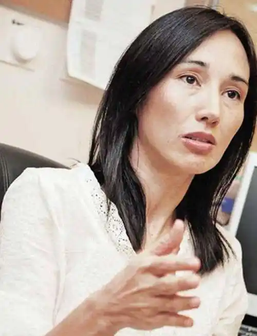 人称"溜冰皇后",当红时选择隐退成女强人,网友:快认不出来_柏安妮