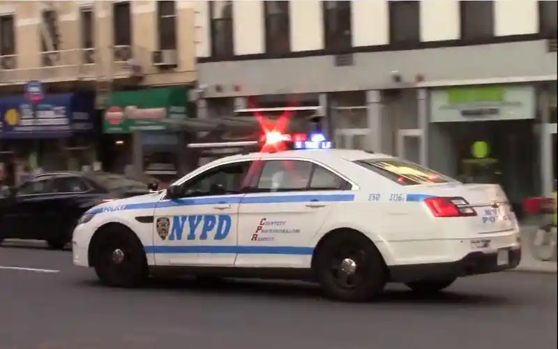 nypd便衣警车(ford taurus)紧急响应出警