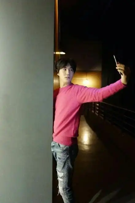 [神话][分享]160116 junjin大人不服输挑战vapp 自拍颜值爆表