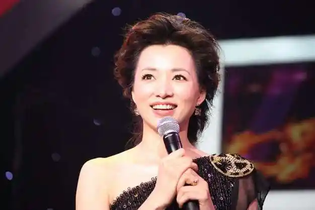 嫁入豪门后公公入狱,老公也坐牢了|李红|董卿|撒贝宁|中国中央电视台