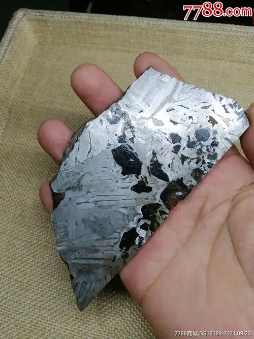 精品橄榄铁陨石牌子料99克维斯台登图案包真