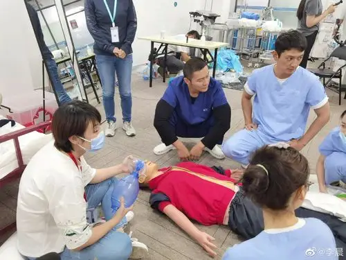 直播预告 | 《中国医生》幕后的医学顾问教你get易烊千玺"同款技能"