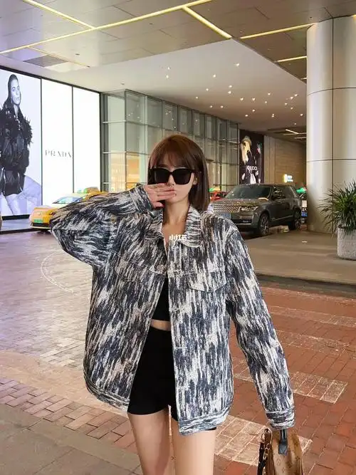 balenciaga巴黎世家扎染背后字母牛仔外套