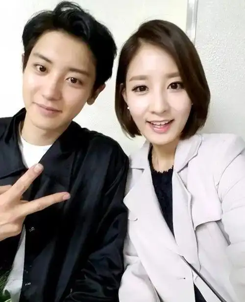 朴灿烈在姐姐朴宥拉婚礼现场献歌祝福!