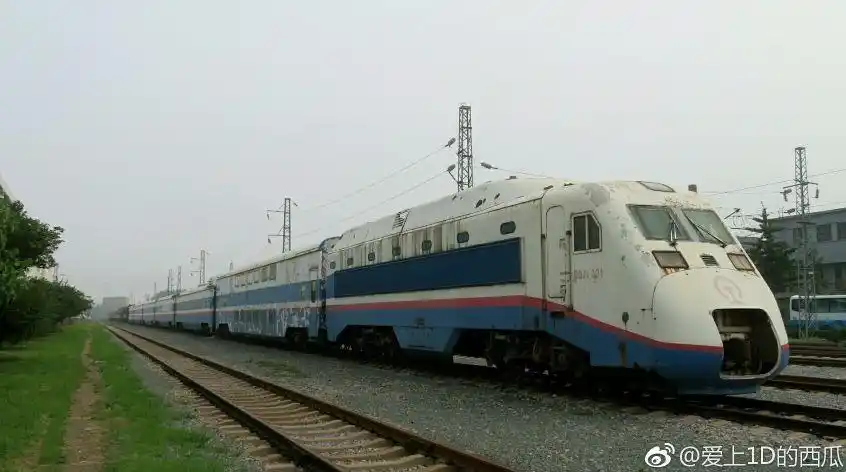 中国第一代高速动车组ddj1大白鲨的残年光影