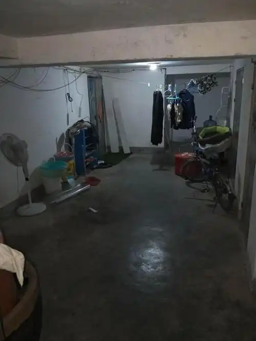 8旬夫妻住在潮湿的地下室儿子买房在9楼女儿父母从没上过楼