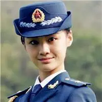 英姿飒爽的漂亮女兵头像