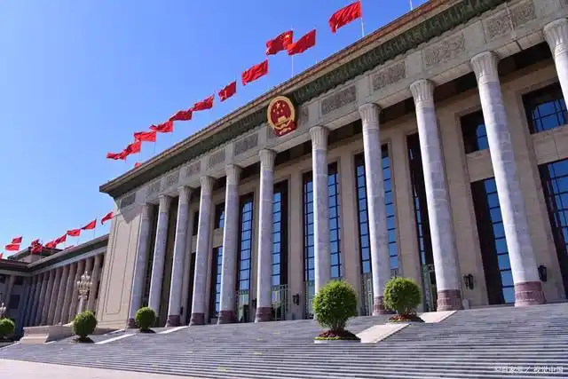 北京西站附近游玩的景点有:玉渊潭,中央广播电视塔,人民大会堂,圆明园