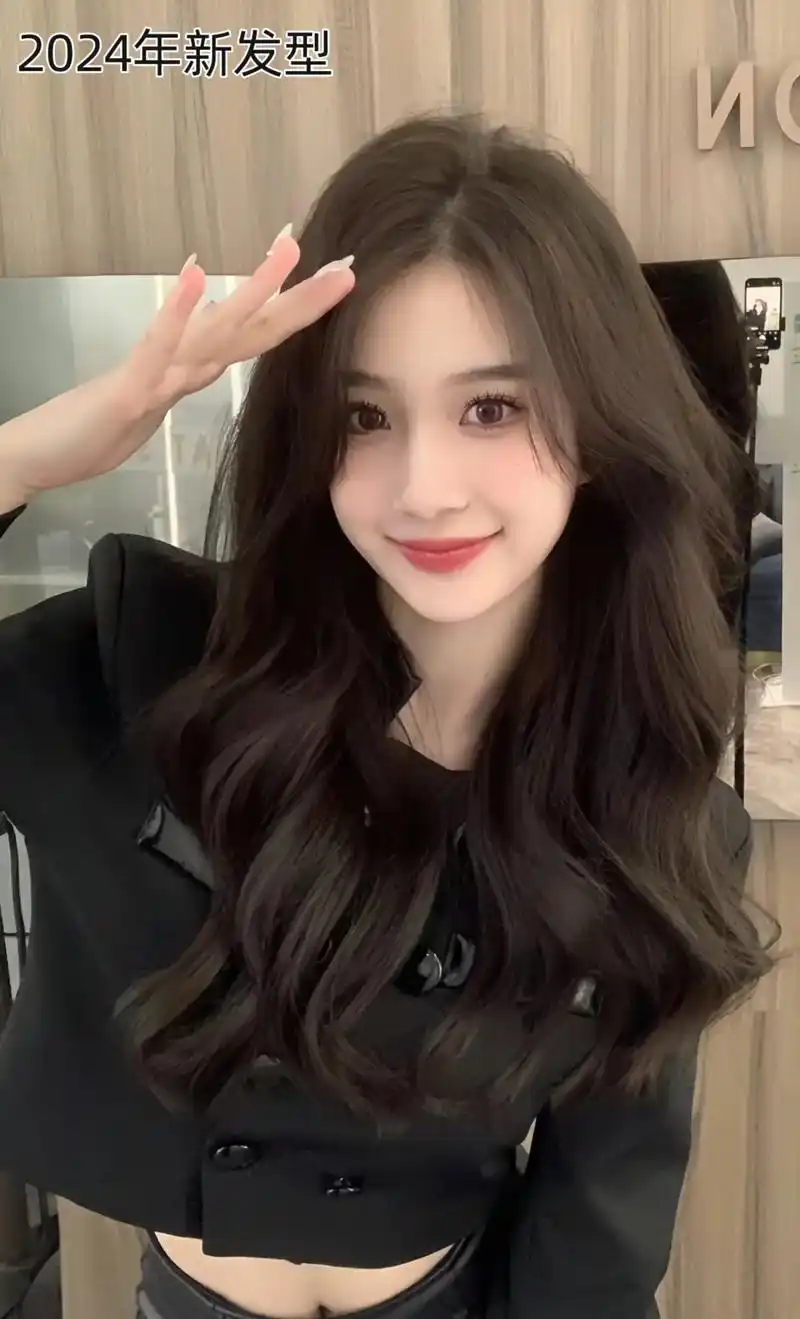 懒人必备的烫发,超好打理的慵懒风法式烫发 √整体发型充满活力, 解决