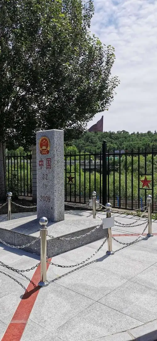 长白大桥上的32号中朝界碑!