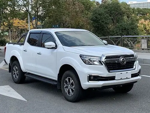 尼桑锐骐6皮卡柴油四驱国六 2.3l 白色