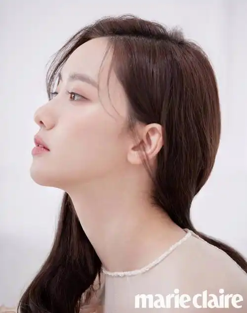 林允儿穿波点纱裙温柔清甜 露精致锁骨性感迷人