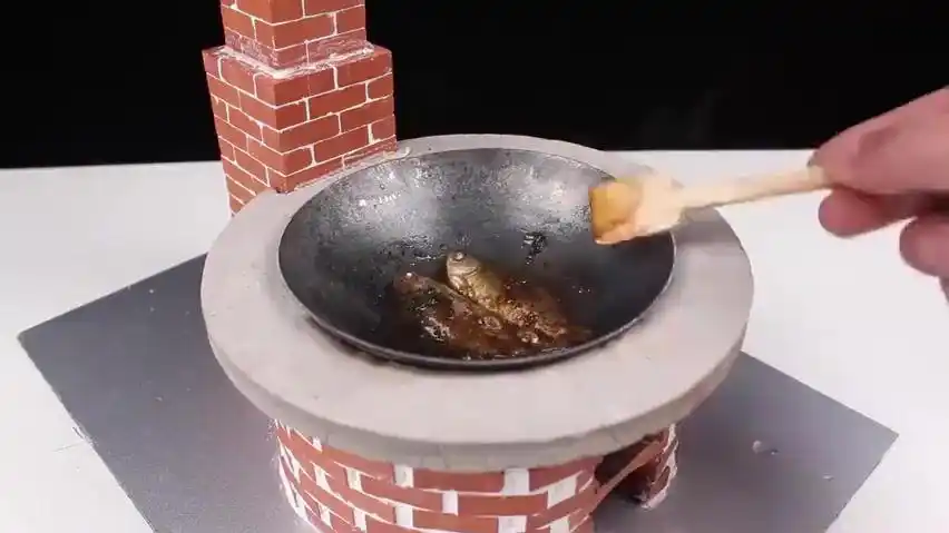 自制小锅灶台,做出一锅新鲜鱼汤!这创意也是没谁了