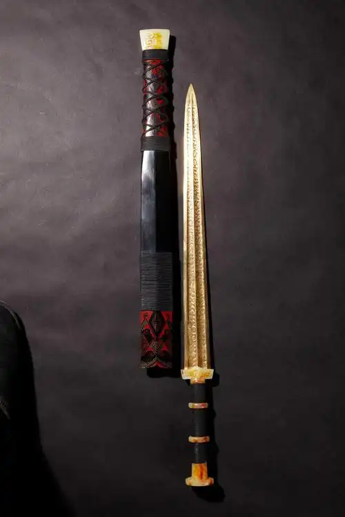 0034 陈道明饰汉王刘邦用铜制雕花长剑