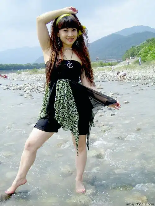 网易博友绝色生香(尹馨悦)博客相册自拍9 梦开始的地方