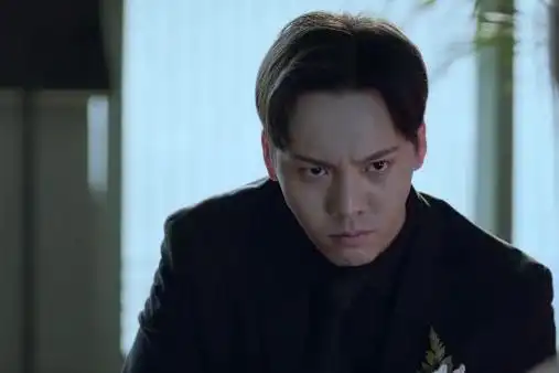 视频  《橙红年代》聂万峰叙述回忆让陈伟霆痛苦不堪,面部抽搐