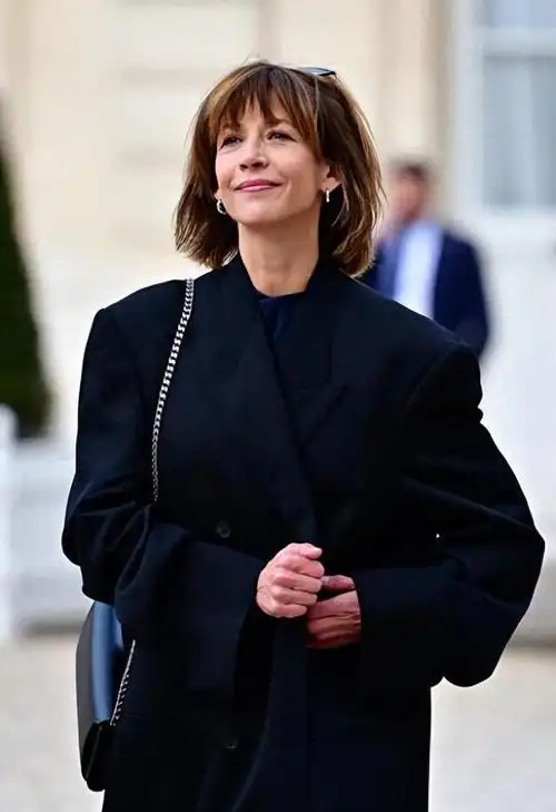 58岁苏菲玛索:不整容不扮嫩,法式刘海蓬松自然,依然少女感满满