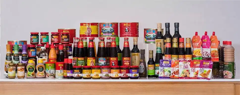 李锦记从最初只产生蚝油和虾酱的小作坊,发展为拥有200多款产品,远销