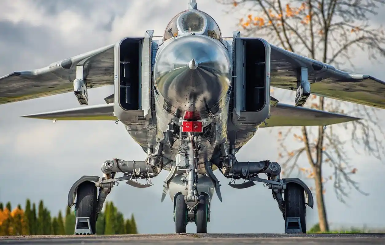 战机欣赏:前苏联 米格-23"鞭挞者"战斗机.