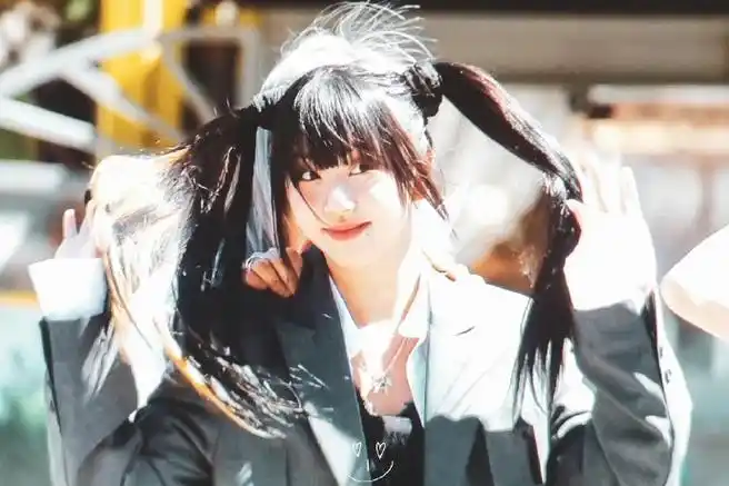 孙彩瑛音中双马尾造型