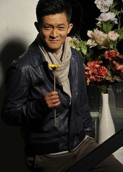 亲哥捧了他13年,没想到捧红后就立马单飞,如今事业一落千丈!