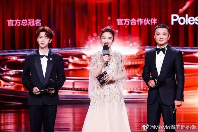 贺峻霖 舞台致命吸引力##贺峻霖饭撒小天使##贺峻霖应援色二代我换