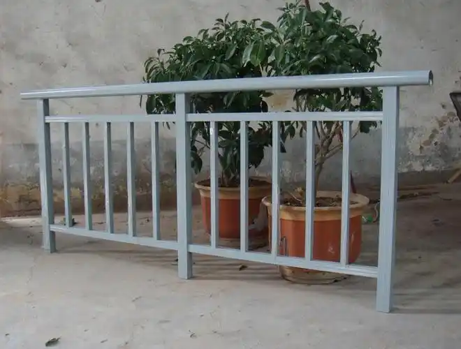 厂家供应 安平朗鑫 专业生产批发锌钢护栏,交通隔离栏栅,小区围墙栏