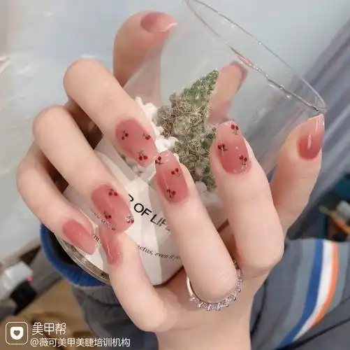 裸色方形夏天短指甲上班族新娘简约美甲图片