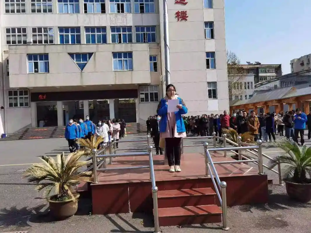 传承雷锋精神 争做新时代好队员——文昌中学学雷锋月 - 孝感教育新闻