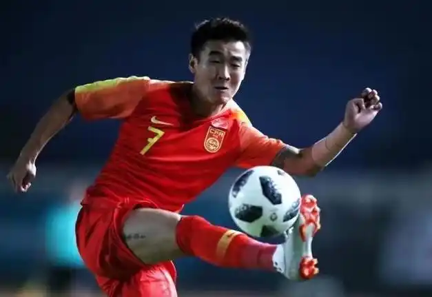 娇妻神仙颜值助威,身材傲人不输明星|武磊|谭龙|范志毅|足球竞赛|足球