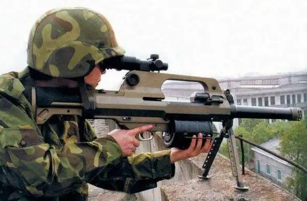 资料图片:中国国产qlb-06榴弹发射器.(图片来源于网络)