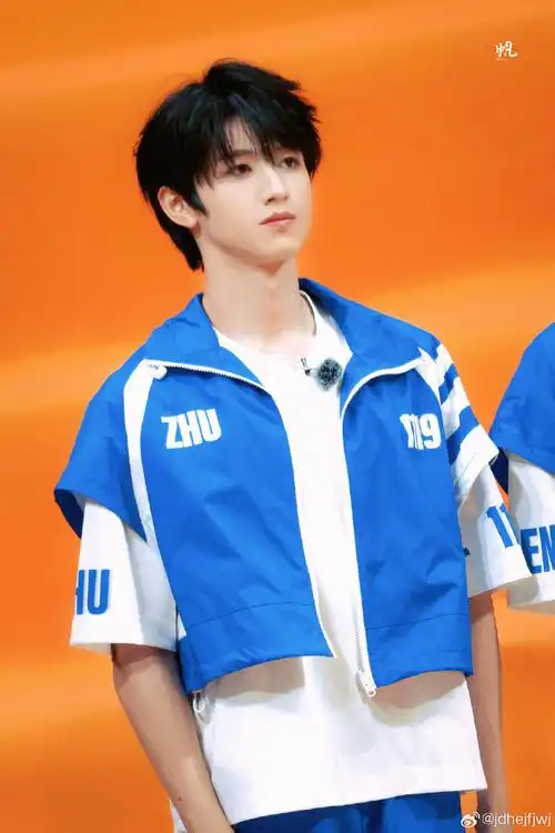 朱志鑫超话99#朱志鑫 民选top#97#朱志鑫 低音炮主唱#夜秘密地把