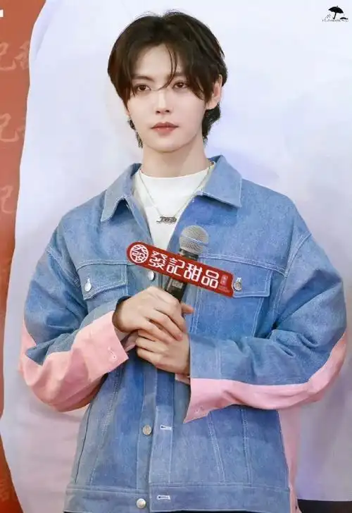 秋天的麦芽糖,夏天的莲子羹,春天的绿豆酥,都甜不过你的笑@肖宇梁